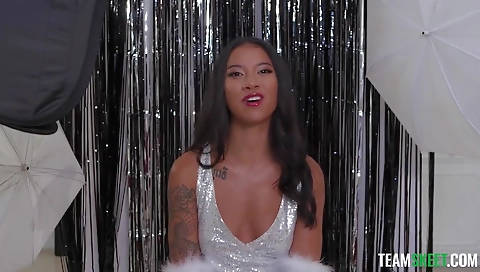 She's a littley smea fantaal and vengeance store