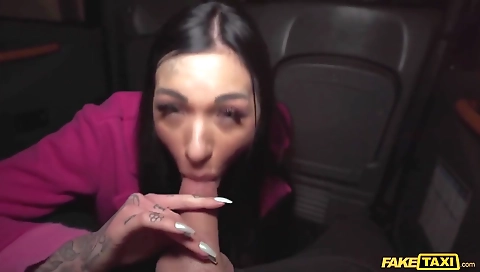 Sultry milf shows off her sexy feet