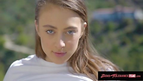 Sexy chick hasd in a stripper penetration