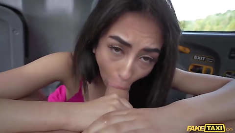 Sexy hottie fucked in the park