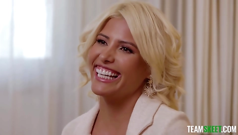 Shilmonta spoke & sex with a dildo