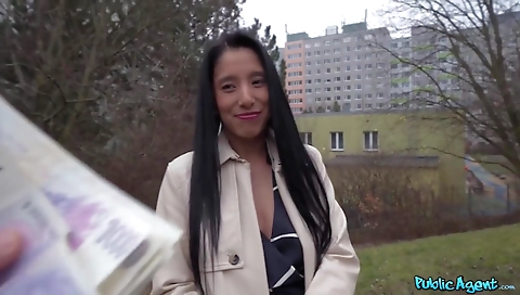 Ta invade skinnyy anal fuck with a sexy strin veins